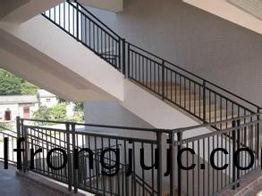  鐵藝(yi)護(hu)欄